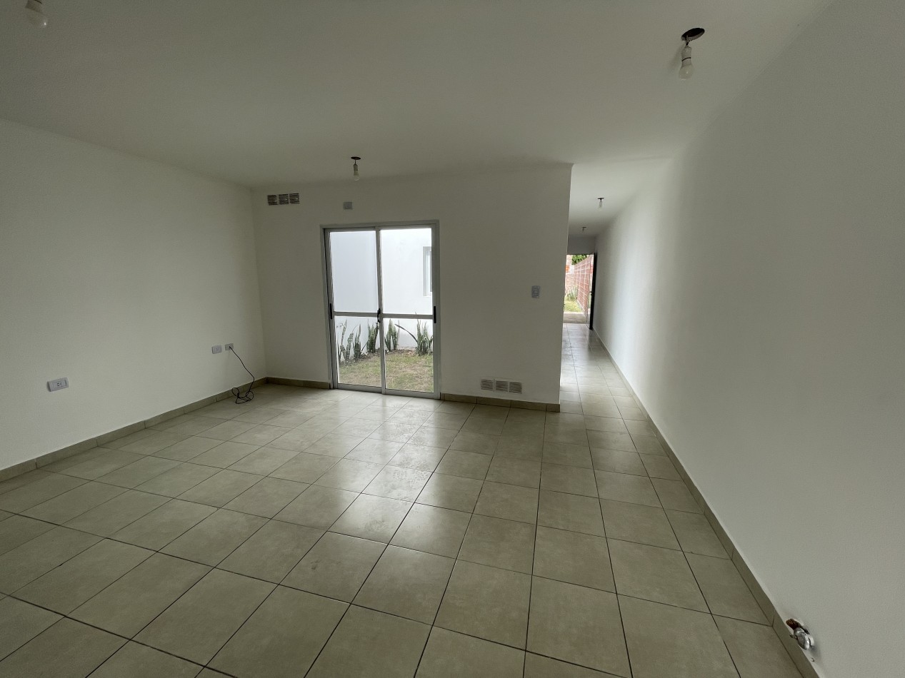 Casa en alquiler en Parana - DOS DORMITORIOS CON COCHERA A ESTRENAR