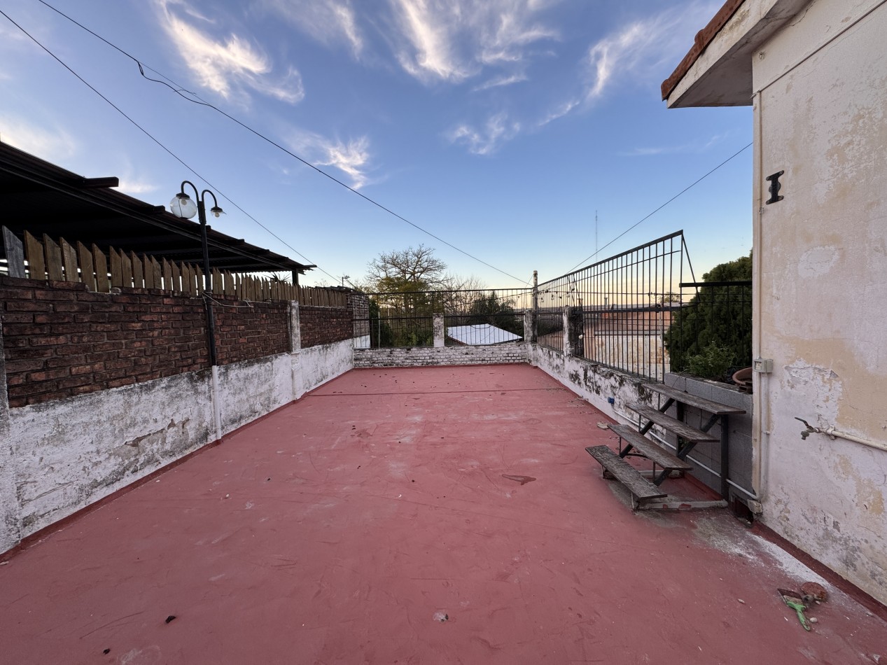 Casa en venta en Parana - Propiedad de dos plantas con ascensor, cochera y terraza