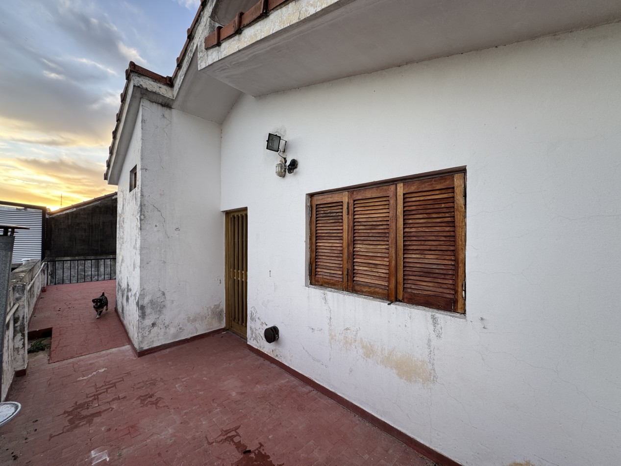 Casa en venta en Parana - Propiedad de dos plantas con ascensor, cochera y terraza