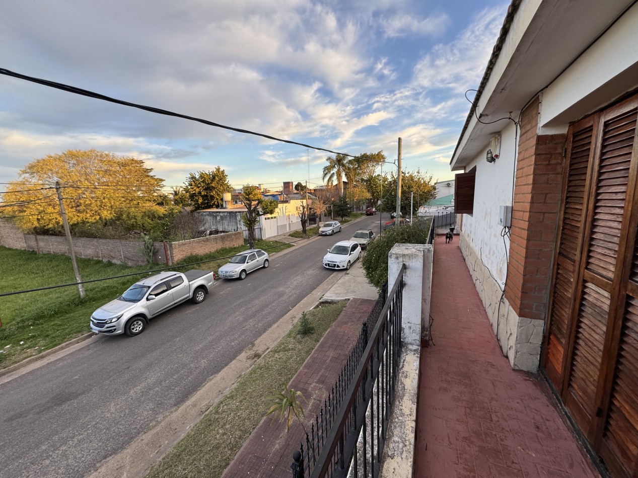 Casa en venta en Parana - Propiedad de dos plantas con ascensor, cochera y terraza