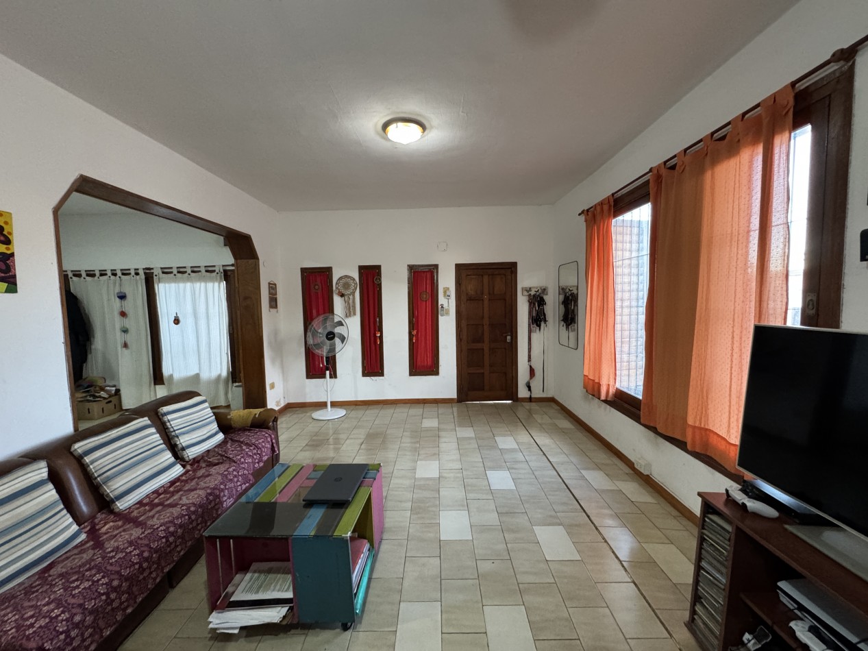 Casa en venta en Parana - Propiedad de dos plantas con ascensor, cochera y terraza