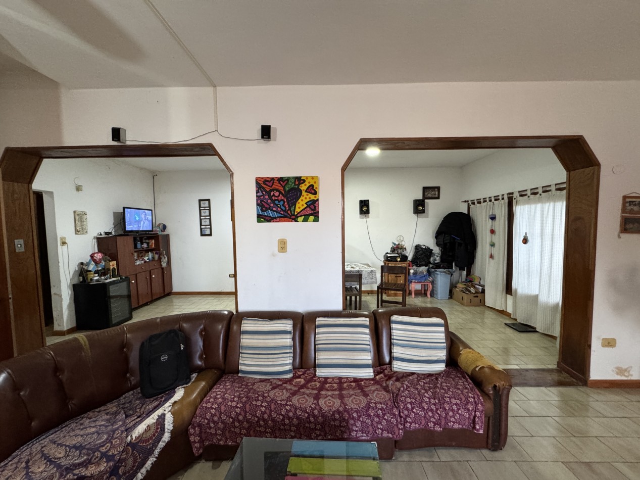 Casa en venta en Parana - Propiedad de dos plantas con ascensor, cochera y terraza