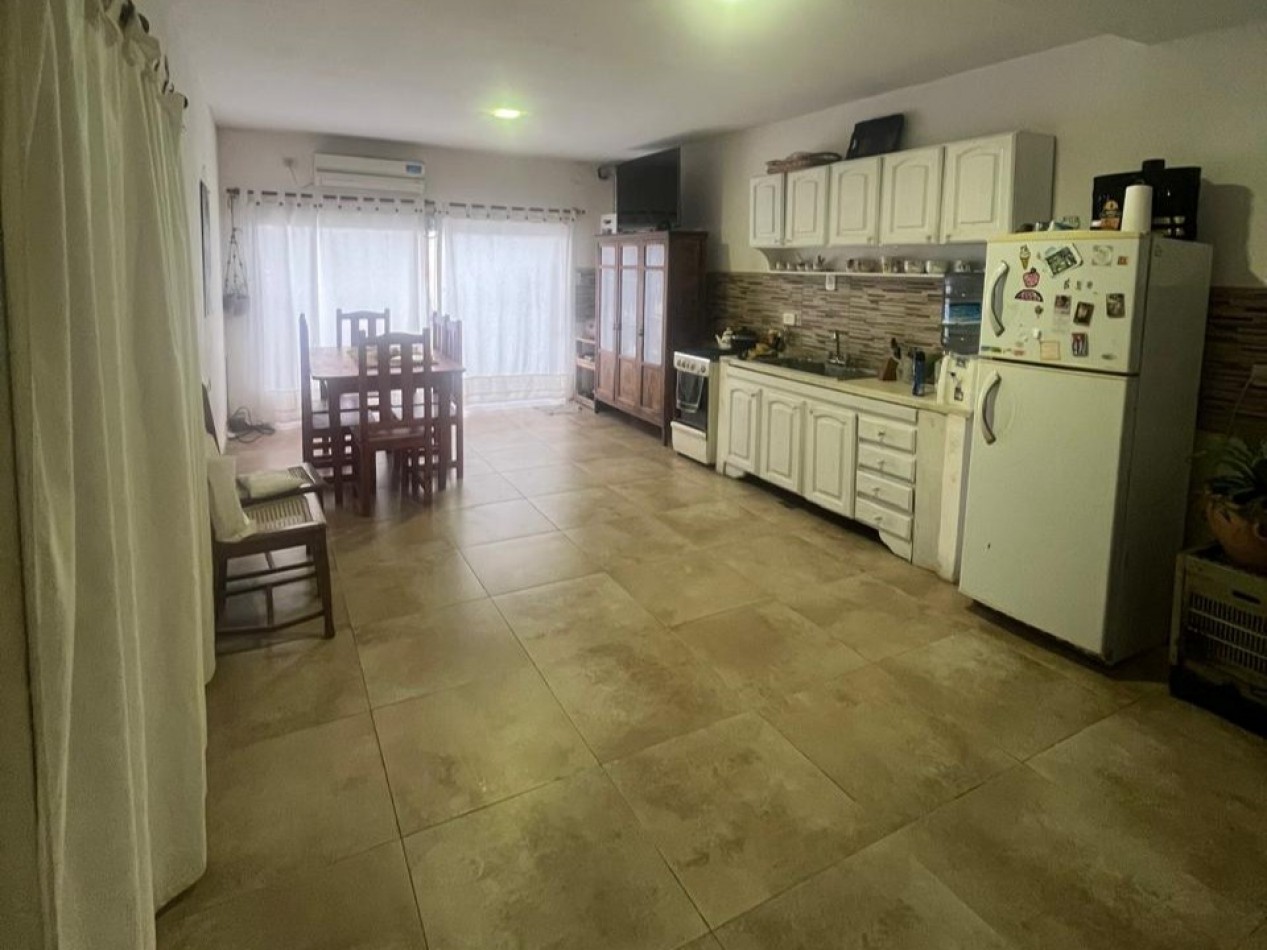Casa en venta en Solvencia, San Benito - Dos plantas, cochera y patio