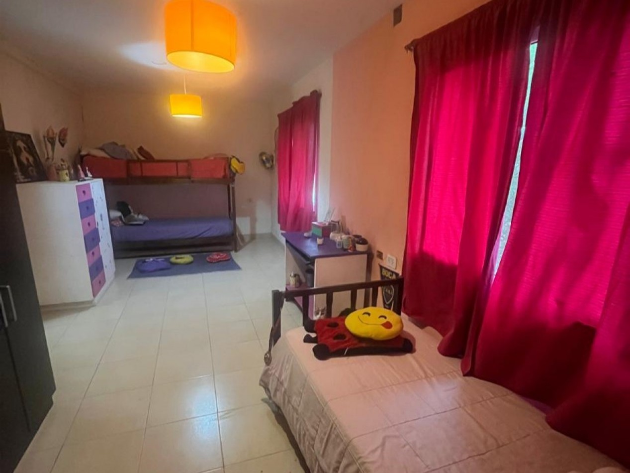 Casa en venta en Solvencia, San Benito - Dos plantas, cochera y patio