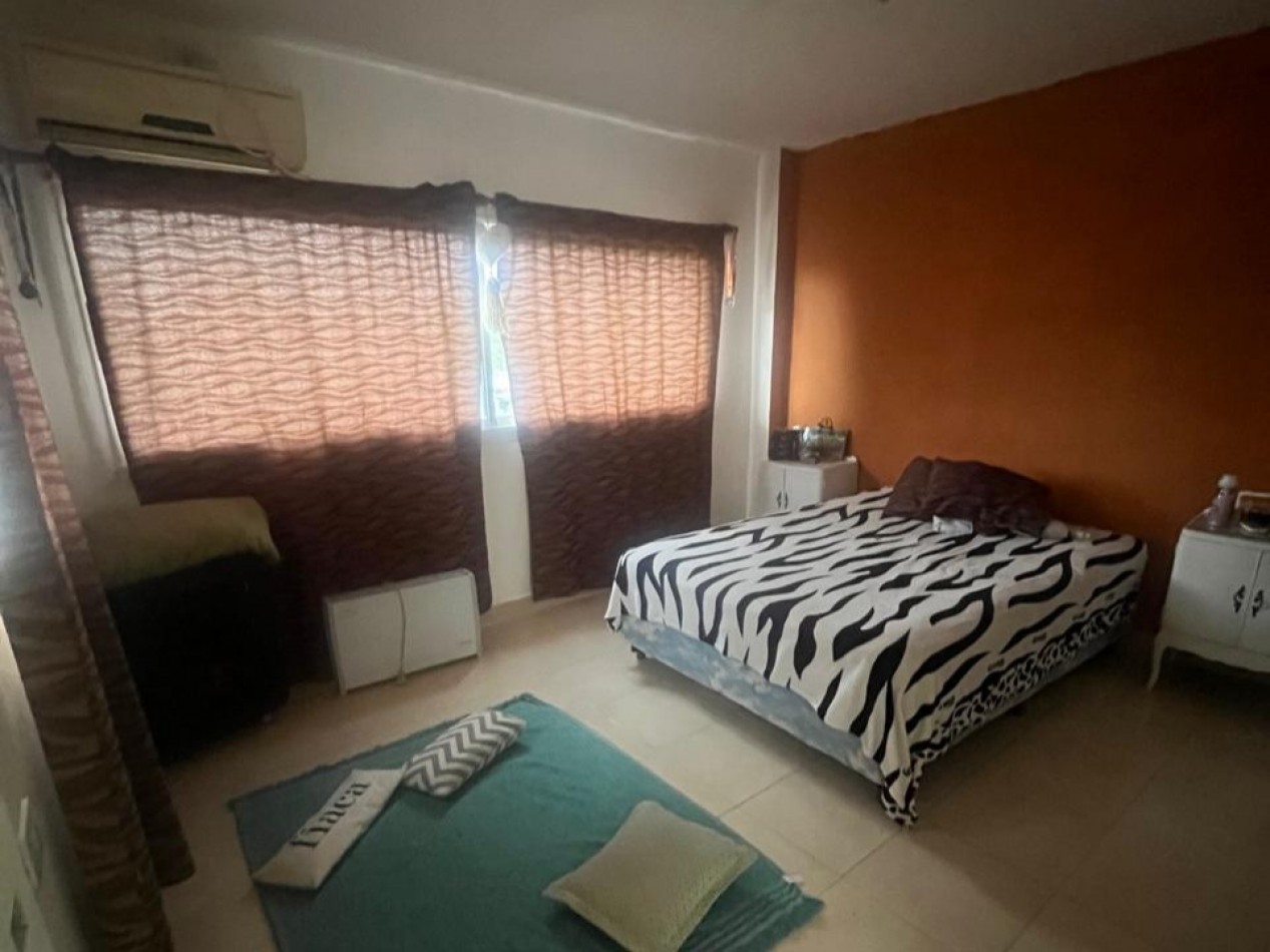 Casa en venta en Solvencia, San Benito - Dos plantas, cochera y patio