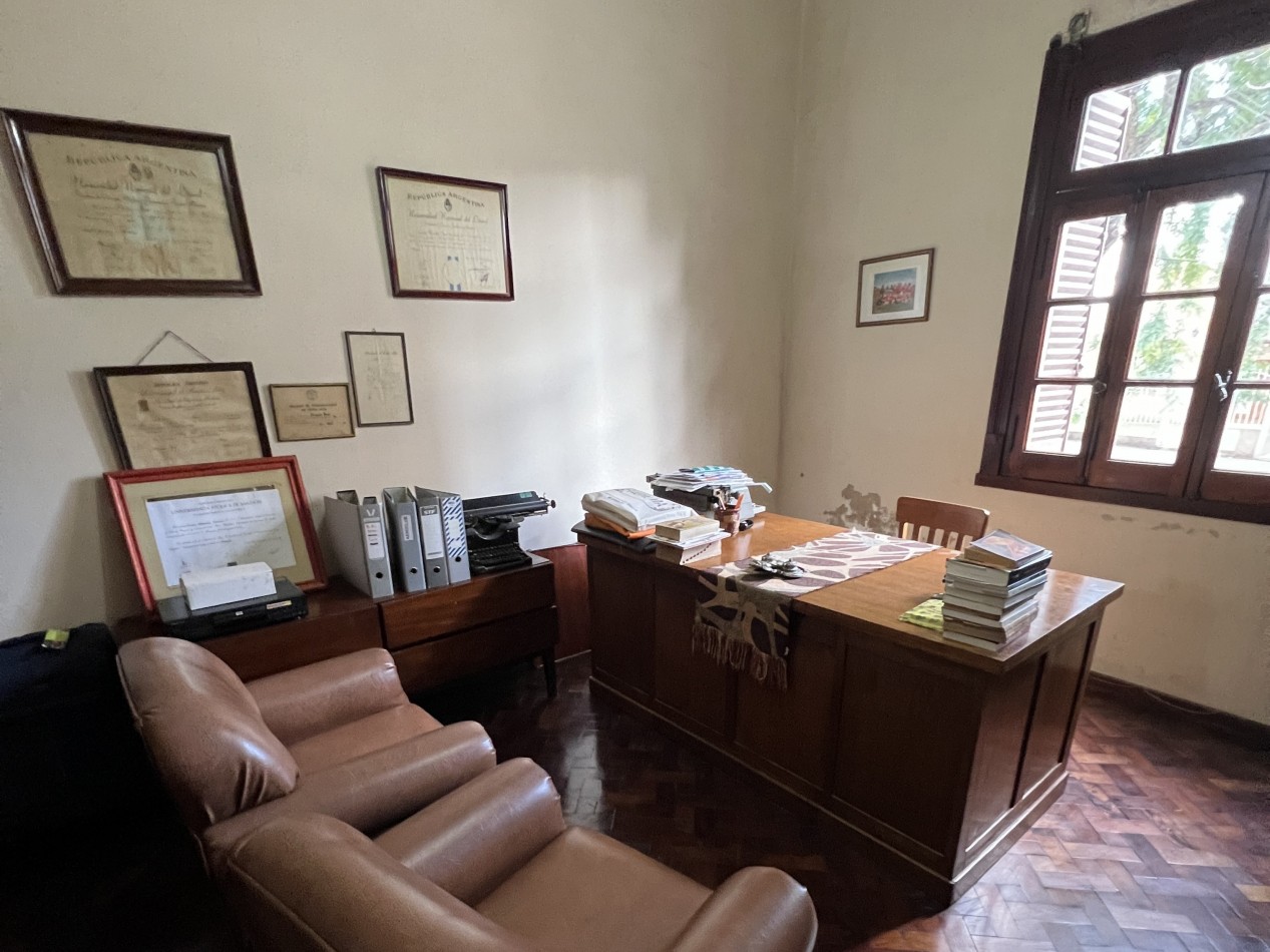 Casa en venta en zona centrica de Parana - Amplio terreno, pileta, quincho y excelente ubicacion