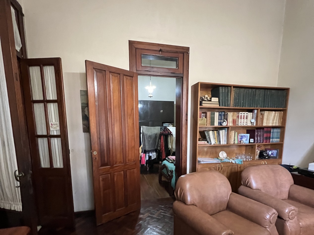 Casa en venta en zona centrica de Parana - Amplio terreno, pileta, quincho y excelente ubicacion