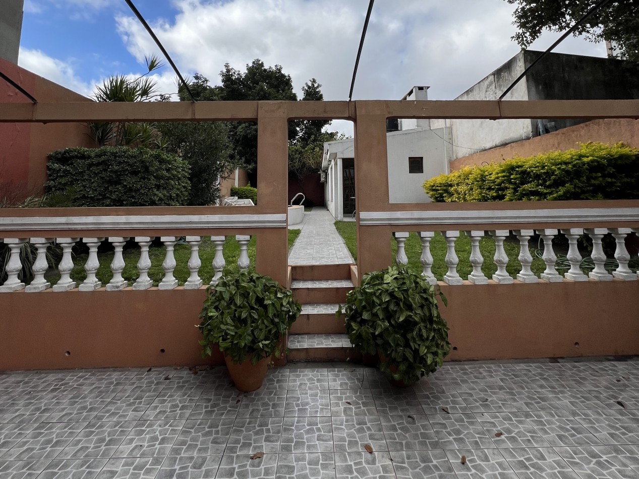 Casa en venta en zona centrica de Parana - Amplio terreno, pileta, quincho y excelente ubicacion