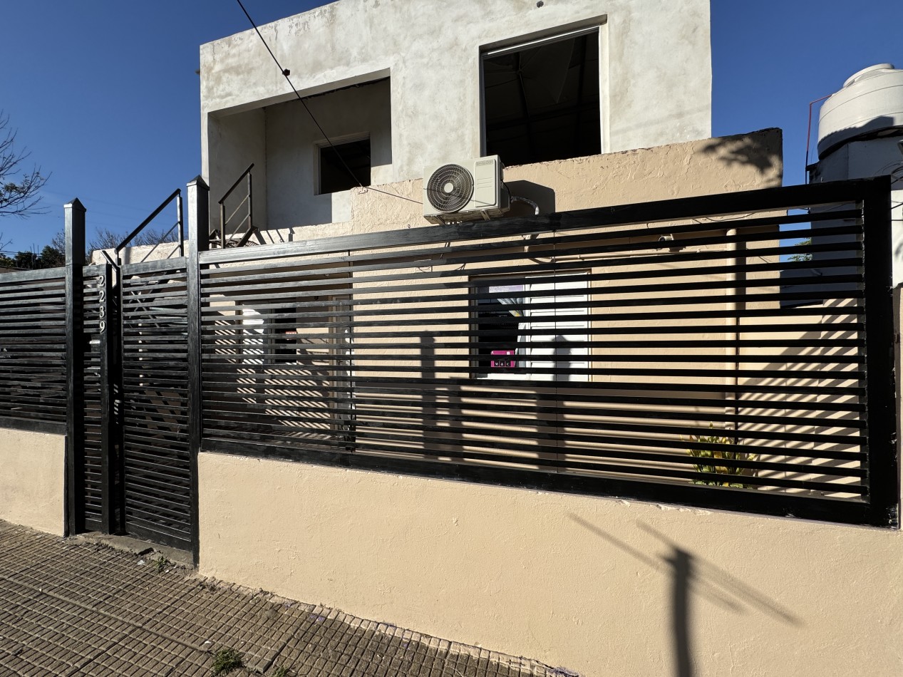 Casa en venta en zona Garrigo y Miguel David Parana - Dos plantas, potencial de ampliacion y todos los servicios 