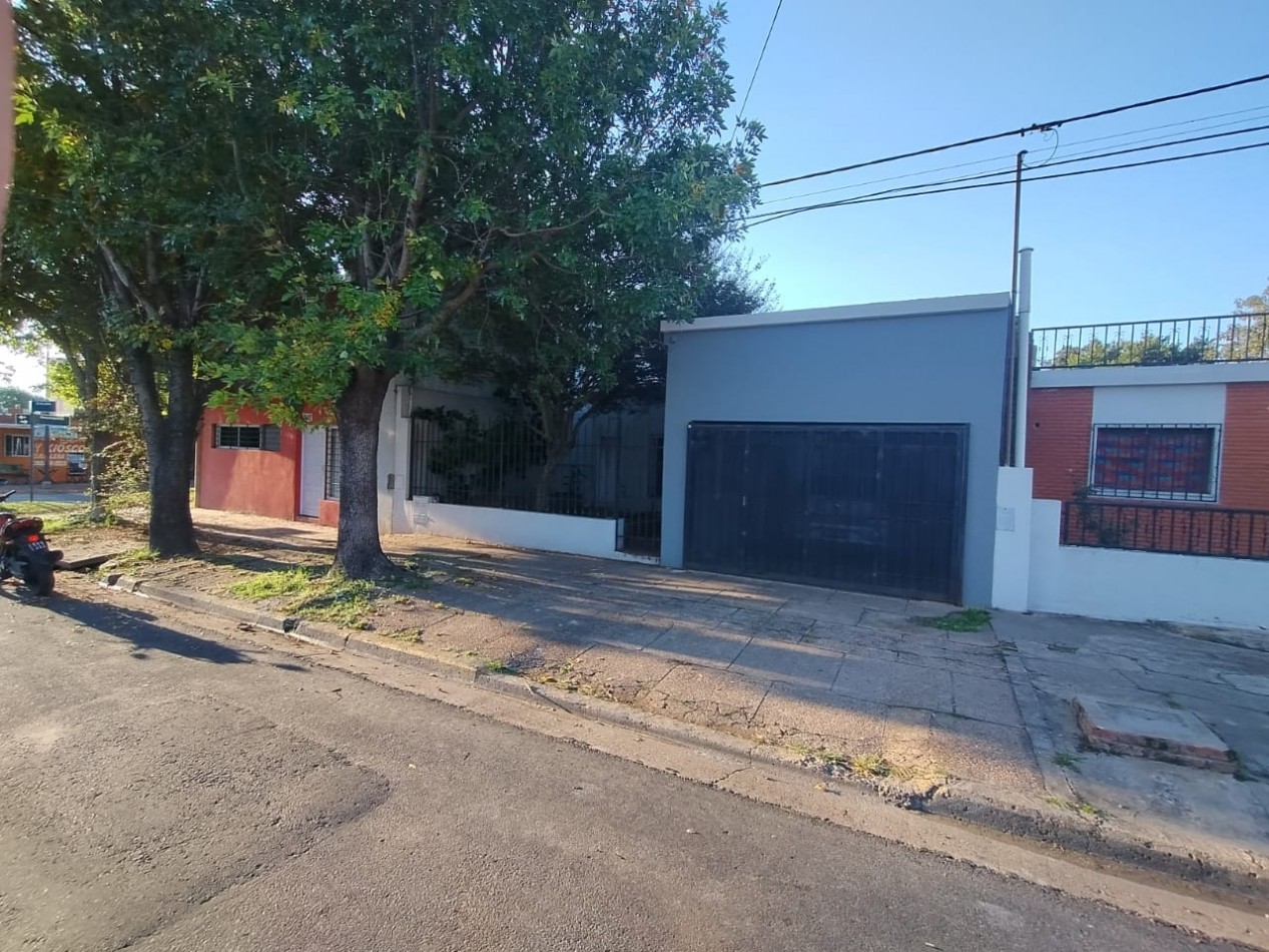 Casa en venta 2 dormitorios con patio y cochera en Parana - Excelente ubicacion