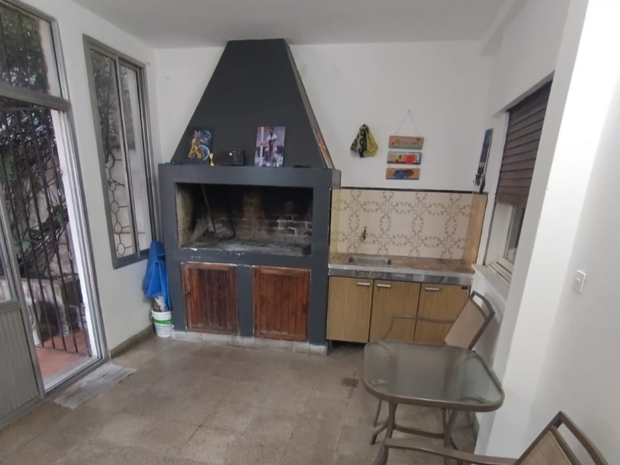 Casa en venta 2 dormitorios con patio y cochera en Parana - Excelente ubicacion