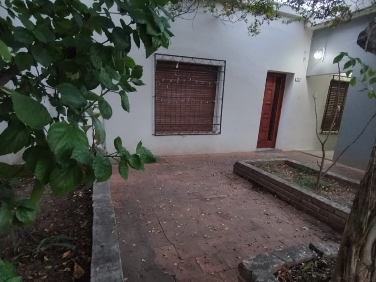 Casa en venta 2 dormitorios con patio y cochera en Parana - Excelente ubicacion