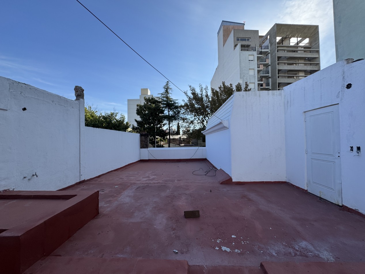 Casa centrica en venta 4 dormitorios con terraza, patio y piscina - Parana