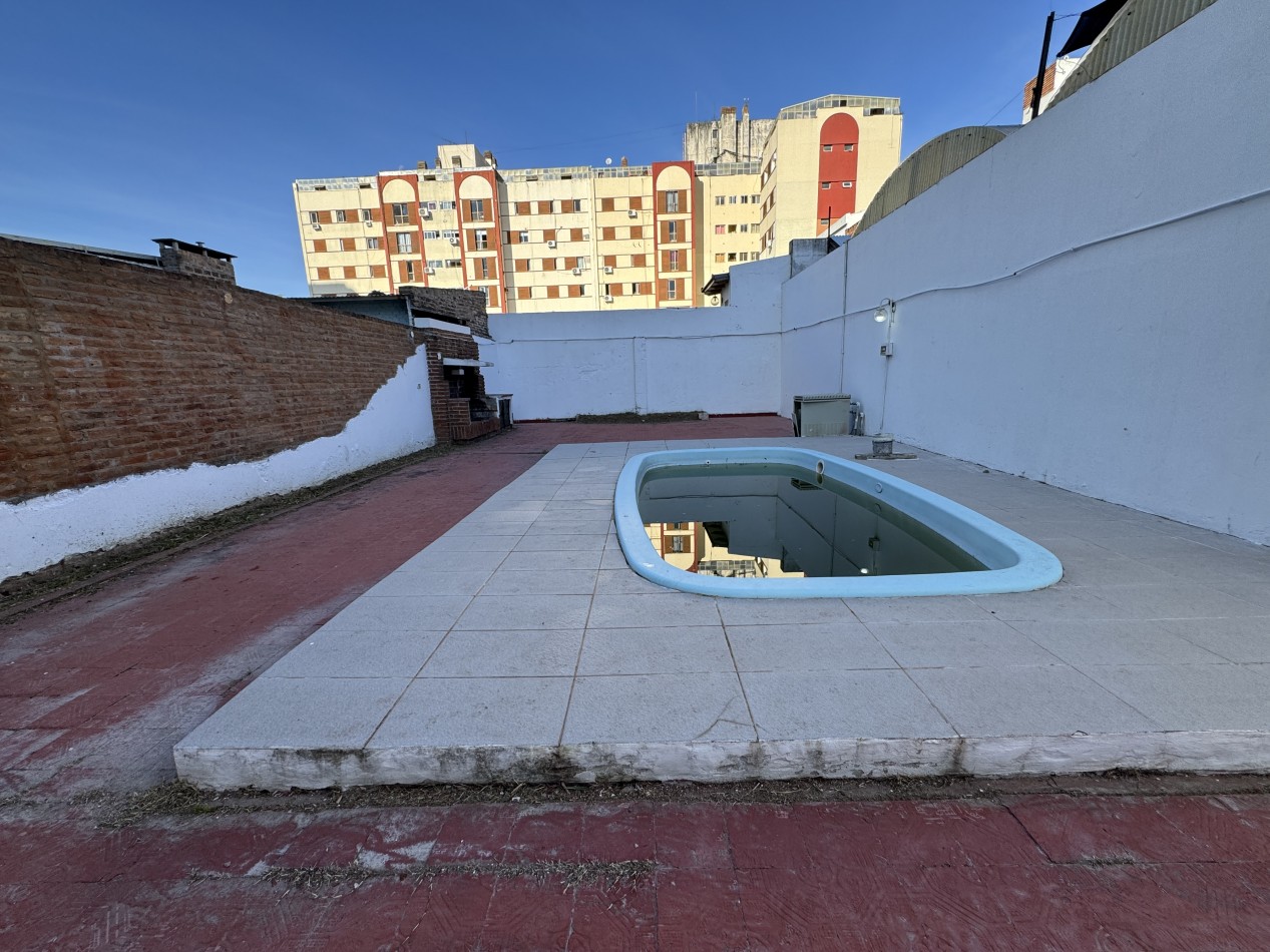 Casa centrica en venta 4 dormitorios con terraza, patio y piscina - Parana