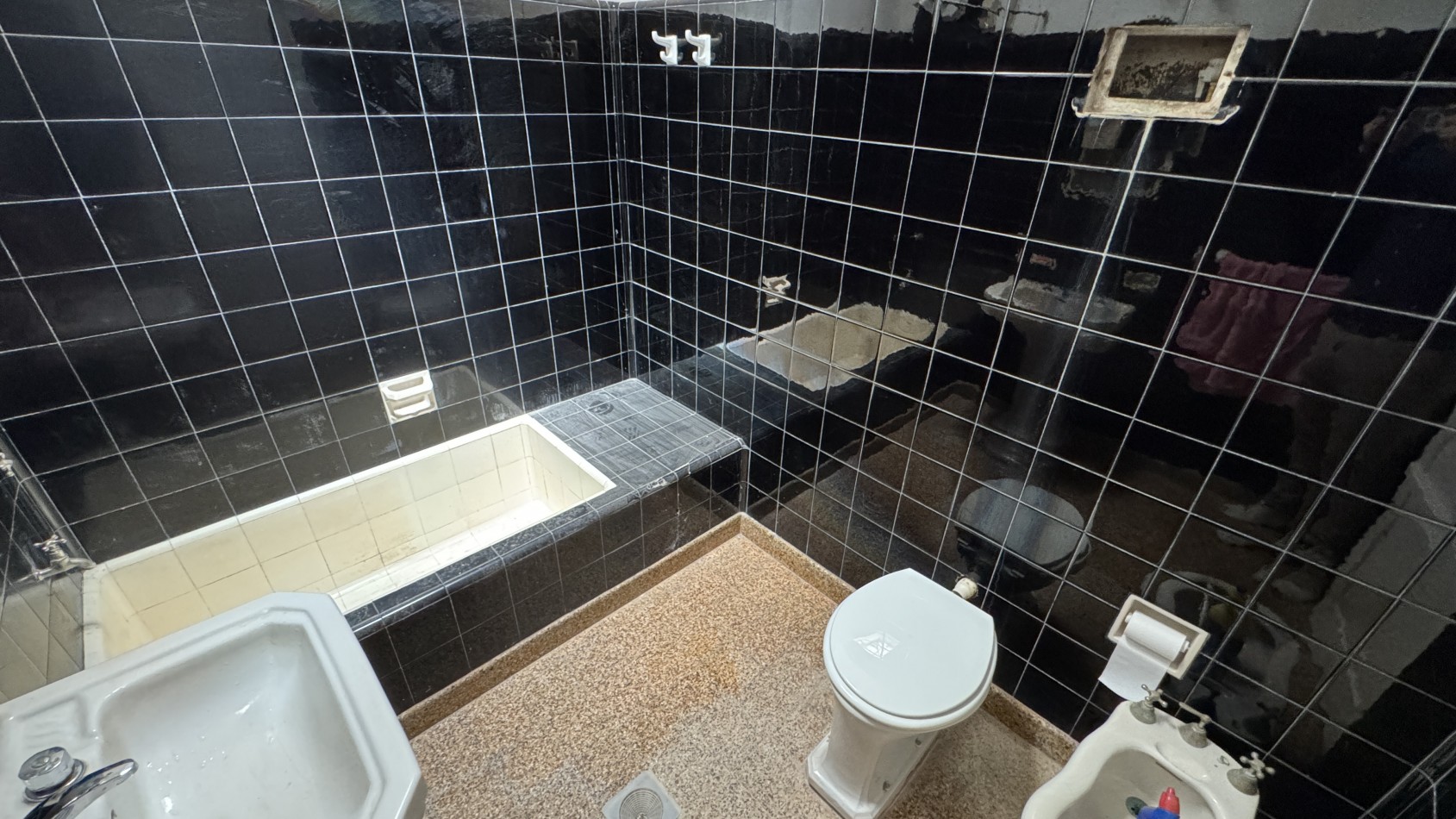 Casa en venta en Pasaje Baucis - Dos unidades con cochera y patios en Parana