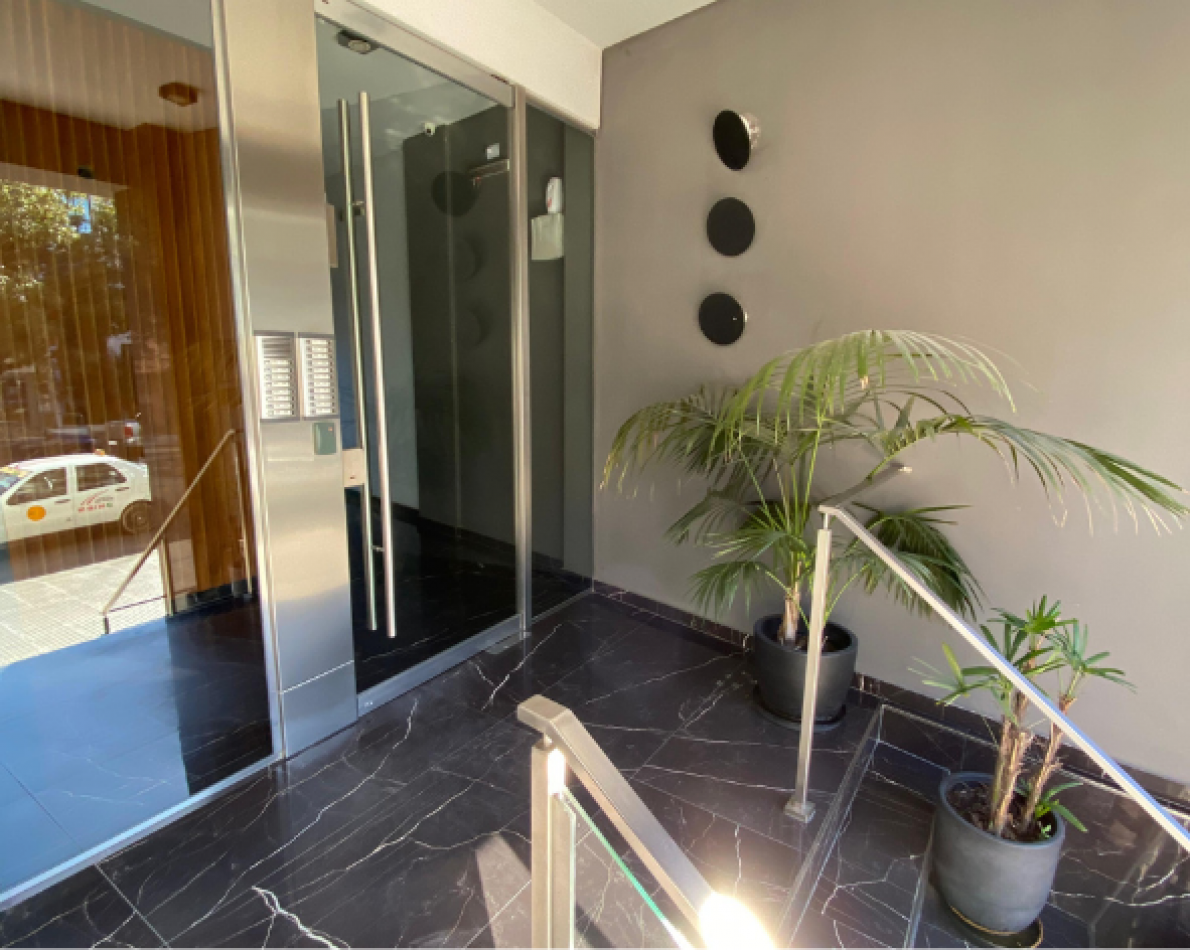 DEPARTAMENTO EN VENTA DE DOS DORMITORIOS + COCHERA.