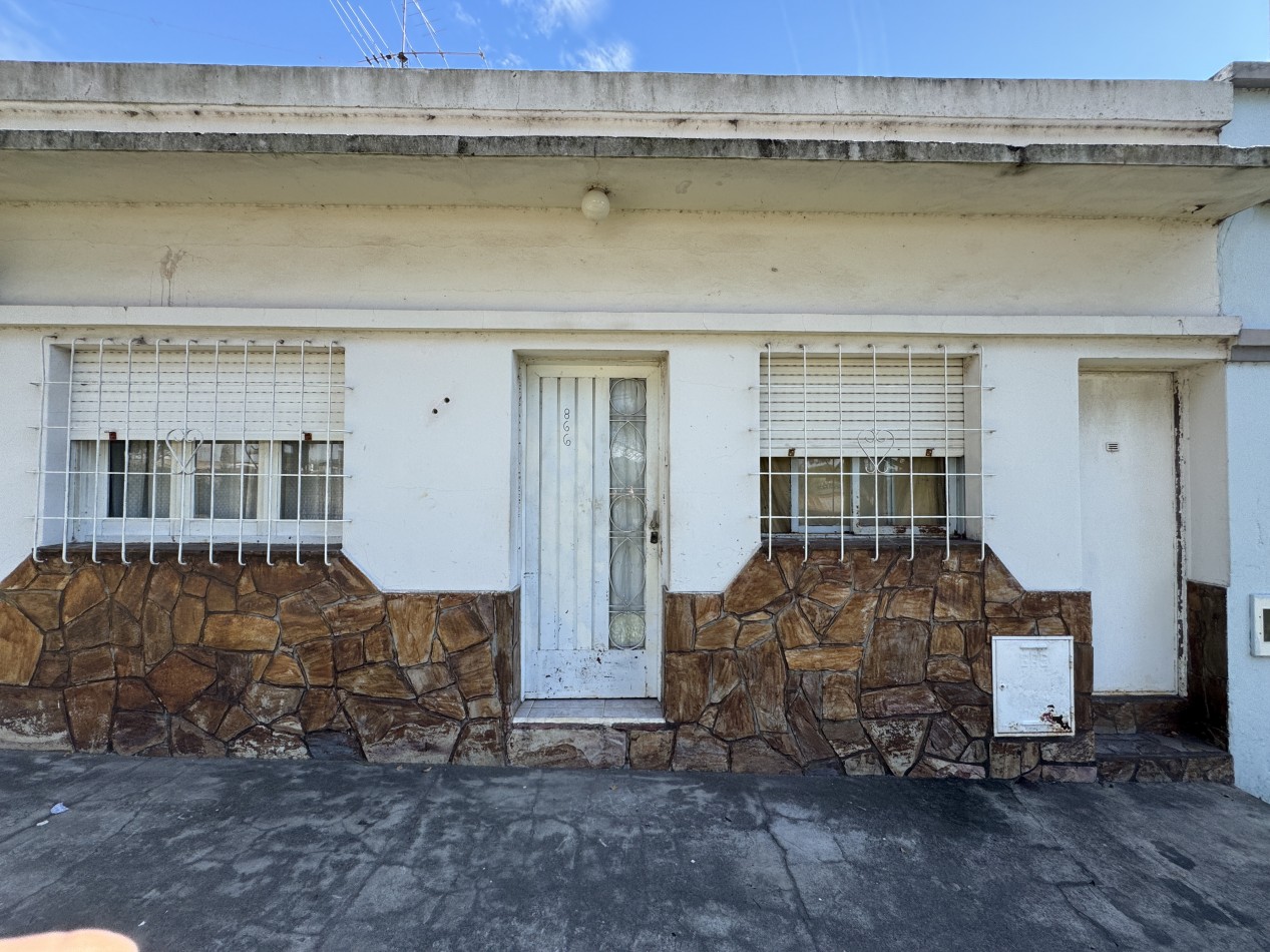 CASA EN VENTA DE 2 DORMITORIOS 