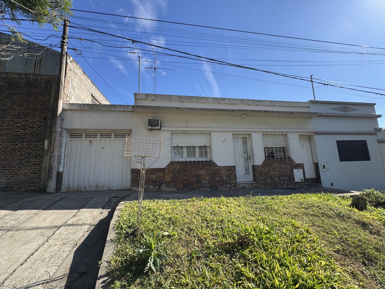 CASA EN VENTA DE 2 DORMITORIOS 