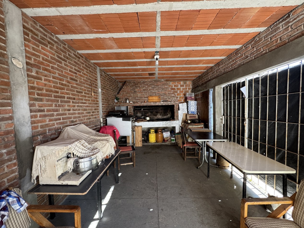 CASA EN VENTA DE 2 DORMITORIOS 