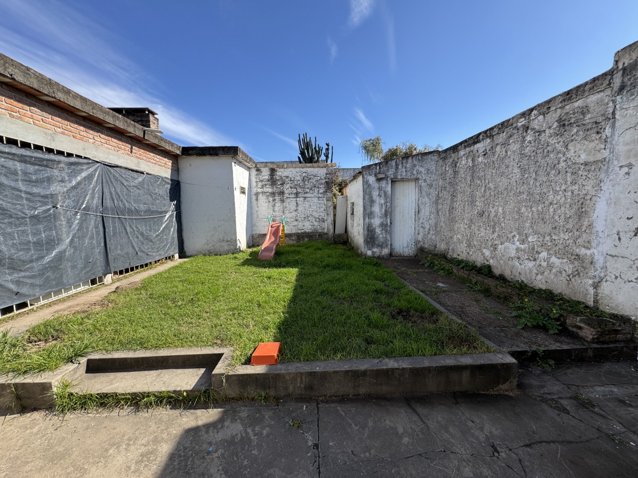 CASA EN VENTA DE 2 DORMITORIOS 