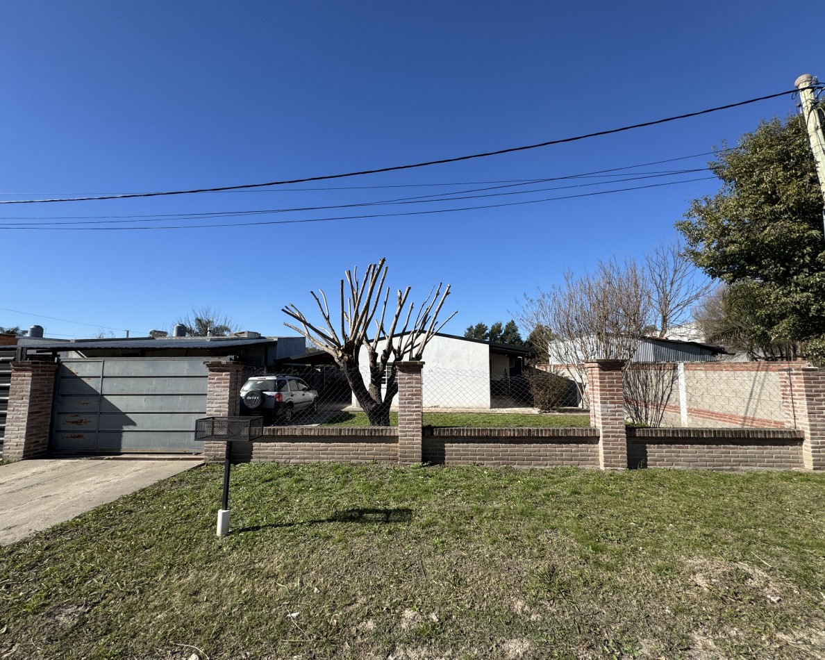 CASA EN VENTA EN AMPLIO TERRENO EN COLONIA AVELLANEDA