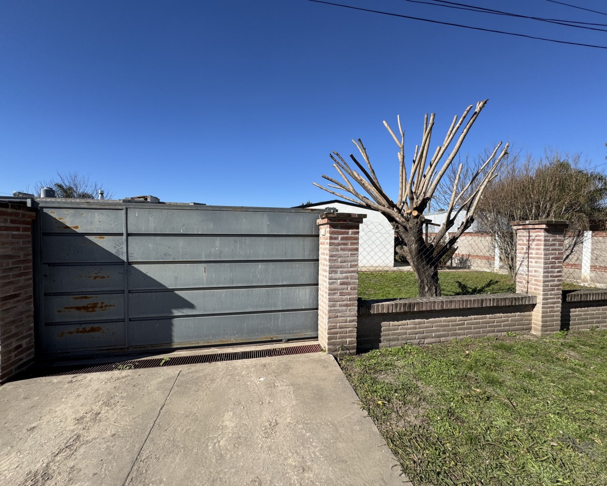 CASA EN VENTA EN AMPLIO TERRENO EN COLONIA AVELLANEDA