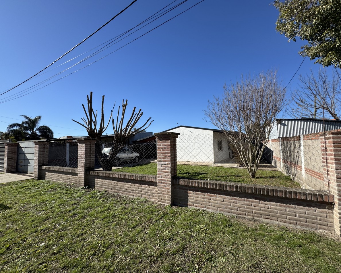 CASA EN VENTA EN AMPLIO TERRENO EN COLONIA AVELLANEDA