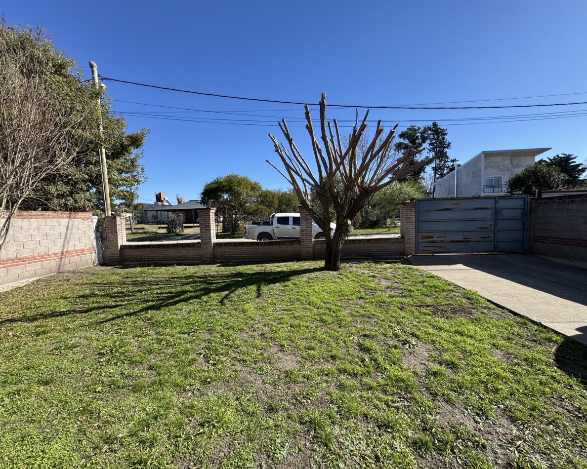 CASA EN VENTA EN AMPLIO TERRENO EN COLONIA AVELLANEDA