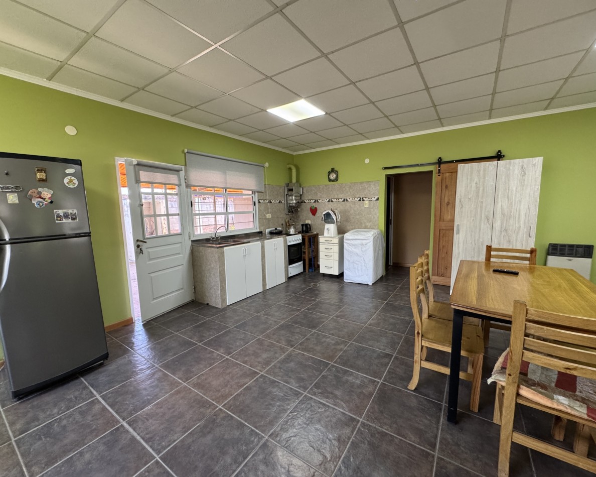 CASA EN VENTA EN AMPLIO TERRENO EN COLONIA AVELLANEDA