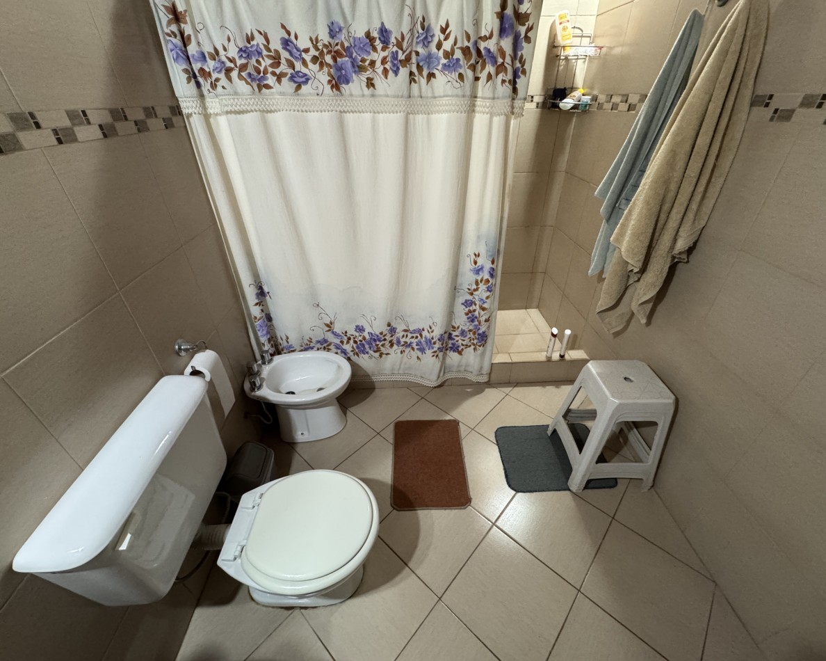 CASA EN VENTA EN AMPLIO TERRENO EN COLONIA AVELLANEDA