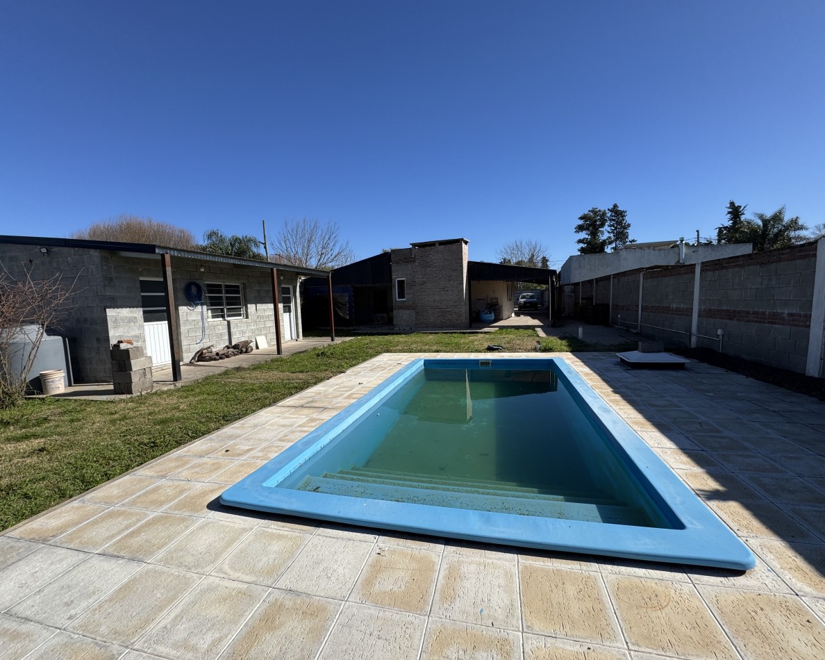 CASA EN VENTA EN AMPLIO TERRENO EN COLONIA AVELLANEDA