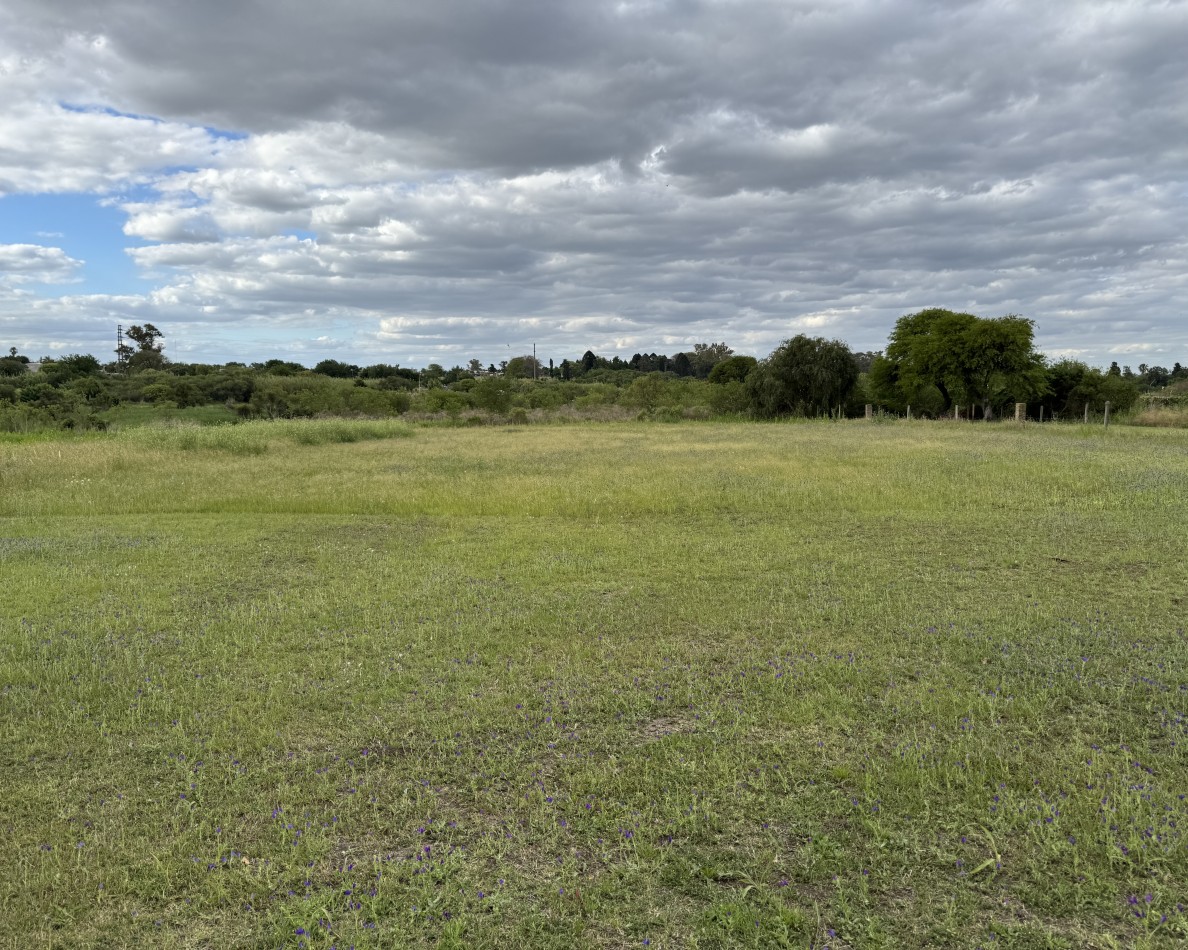 Se vende amplio terreno en Parana sobre calle Santiago Cavallo 