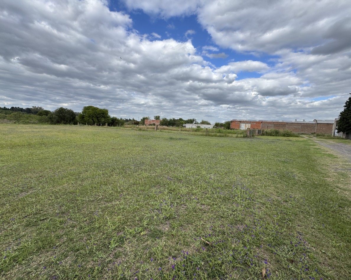 Se vende amplio terreno en Parana sobre calle Santiago Cavallo 
