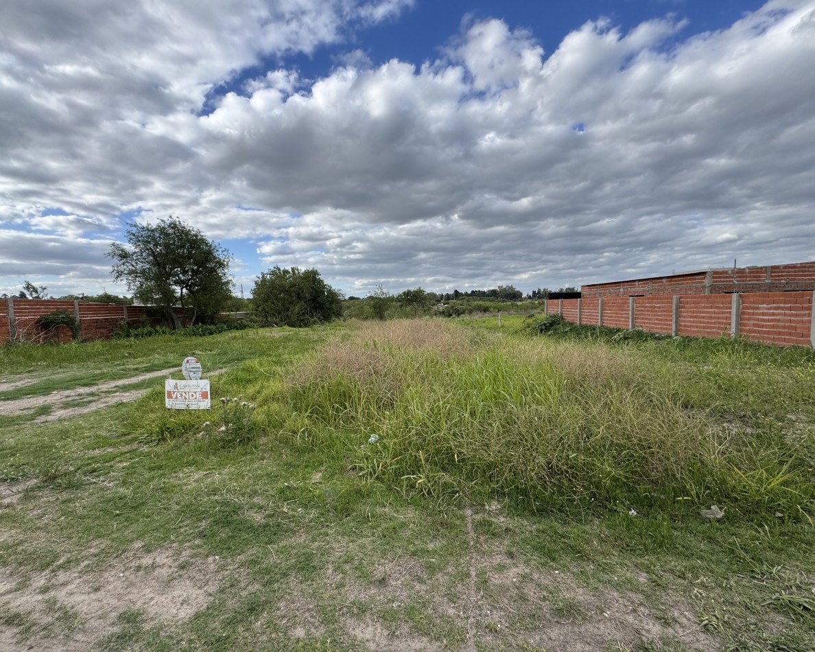 Se vende amplio terreno en Parana sobre calle Santiago Cavallo 