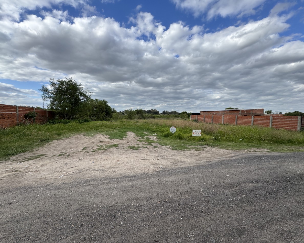 Se vende amplio terreno en Parana sobre calle Santiago Cavallo 