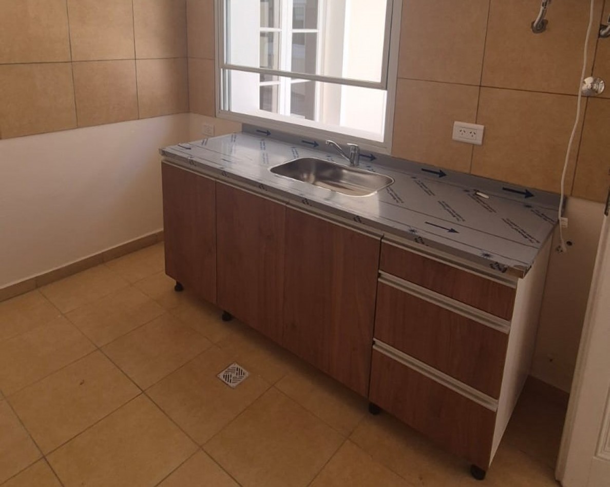 Se alquila departamento de 2 dormitorios en el centro de Parana 