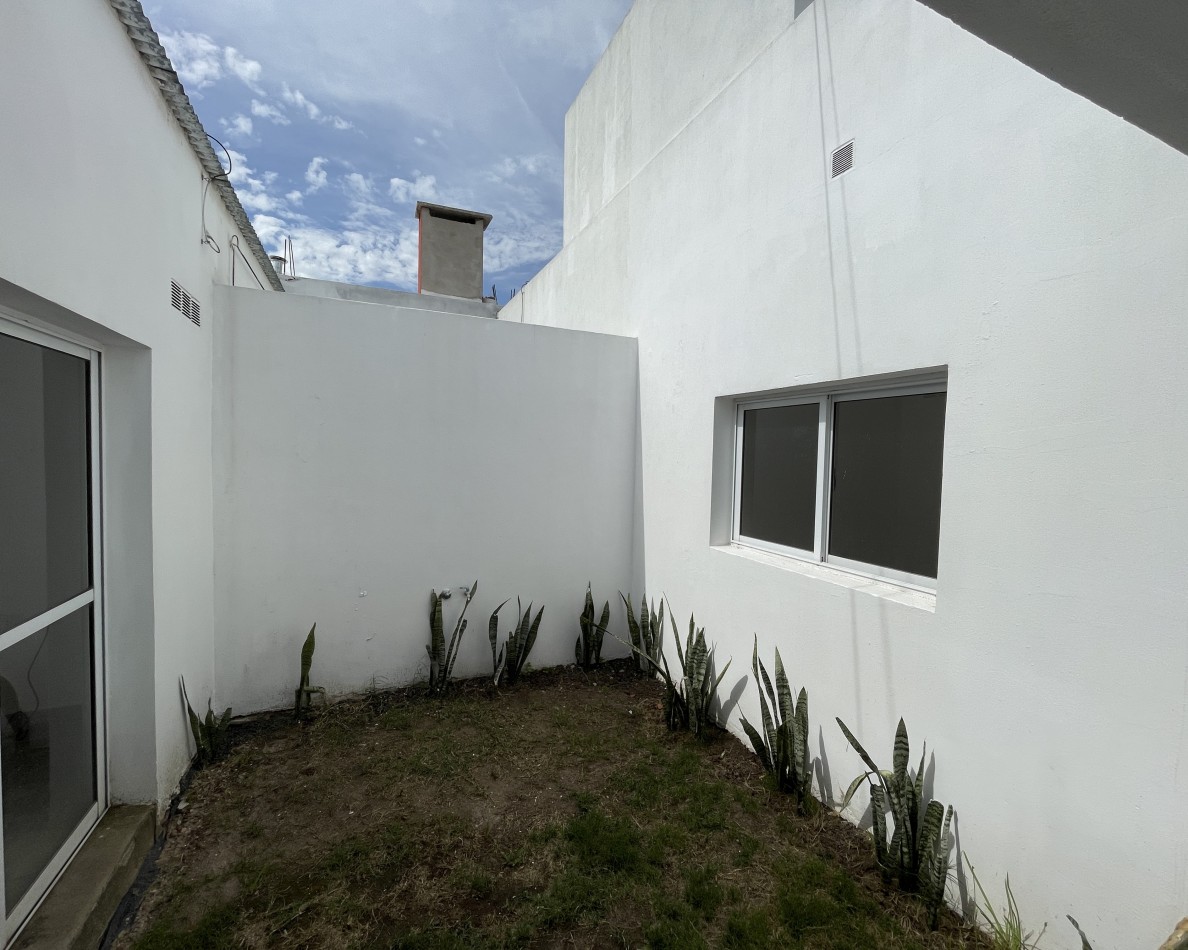 Casa de 2 dormitorios en alquiler en calle Roque Saenz Peña 1576 