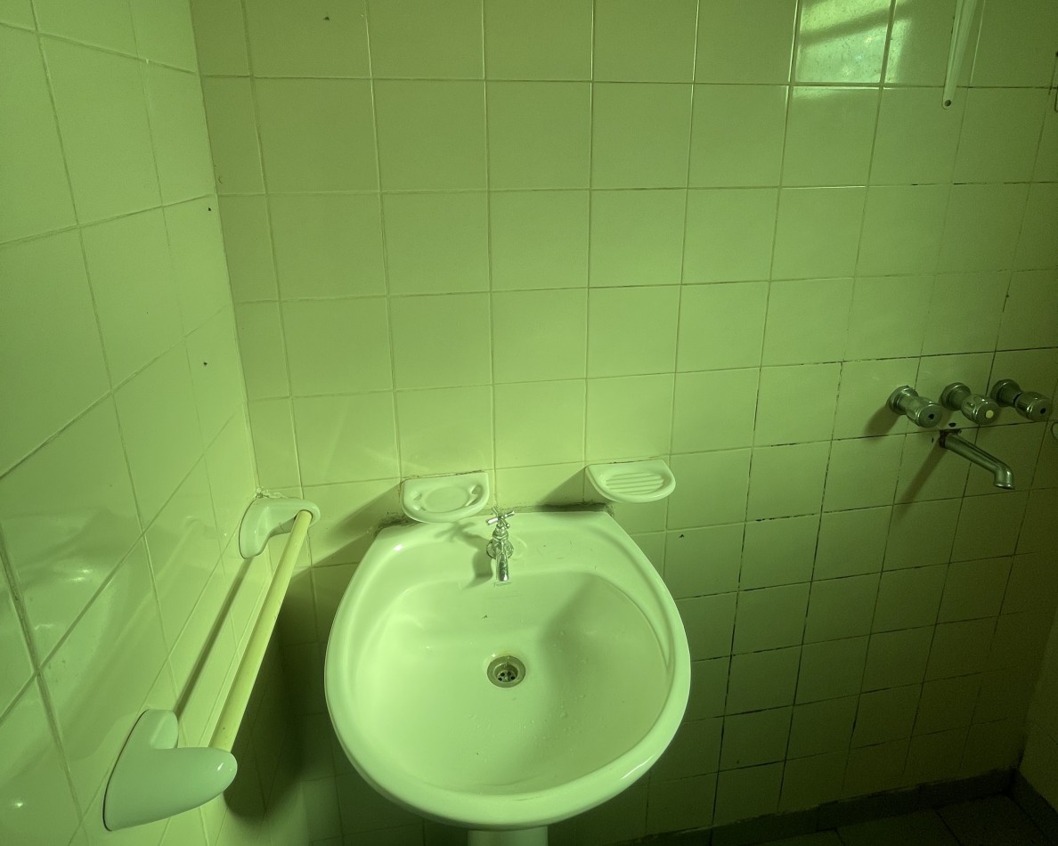 Casa interna en alquiler en calle Regis Martinez 1645 