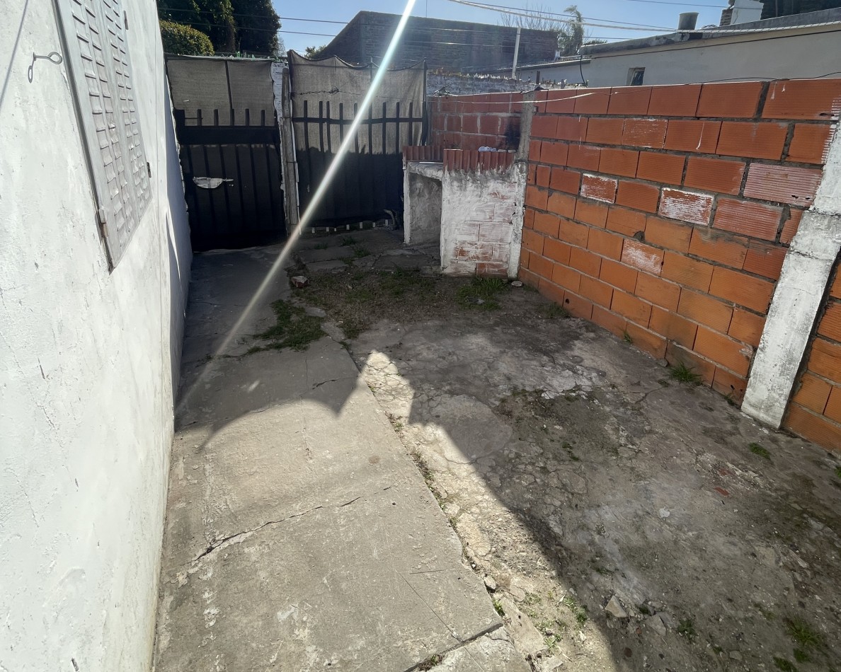 Casa interna en alquiler en calle Regis Martinez 1645 