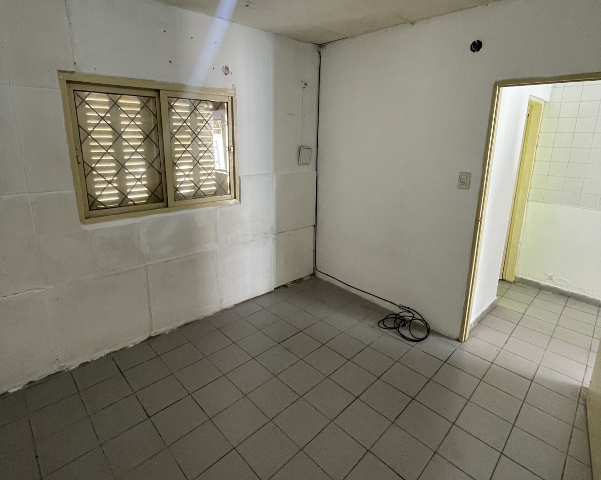 Casa interna en alquiler en calle Regis Martinez 1645 