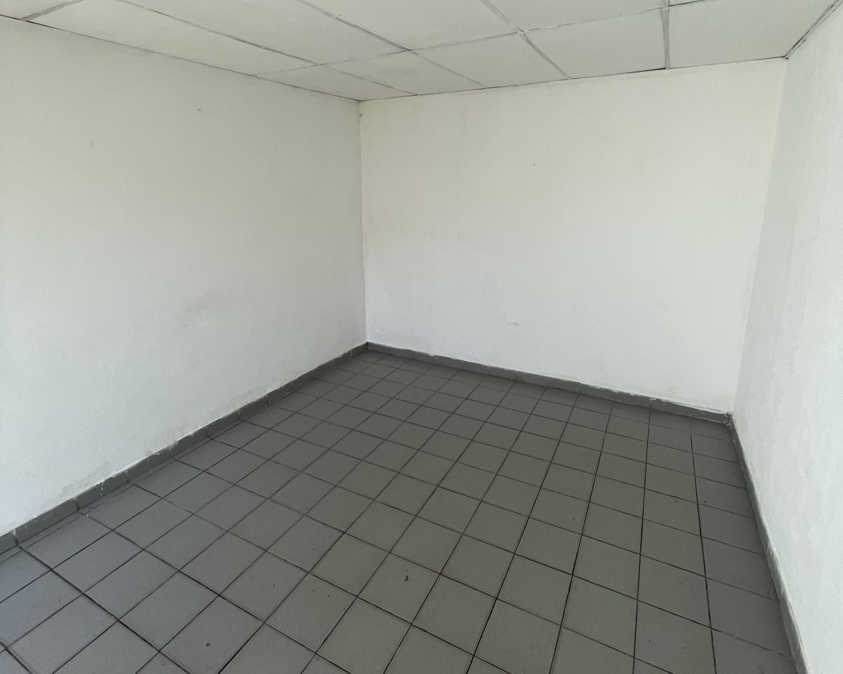 Casa interna en alquiler en calle Regis Martinez 1645 