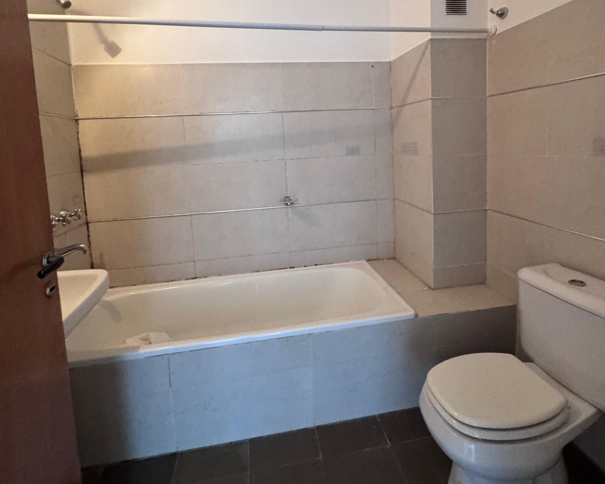 Departamento de 2 dormitorios + cochera en alquiler en calle Santa Cruz 144