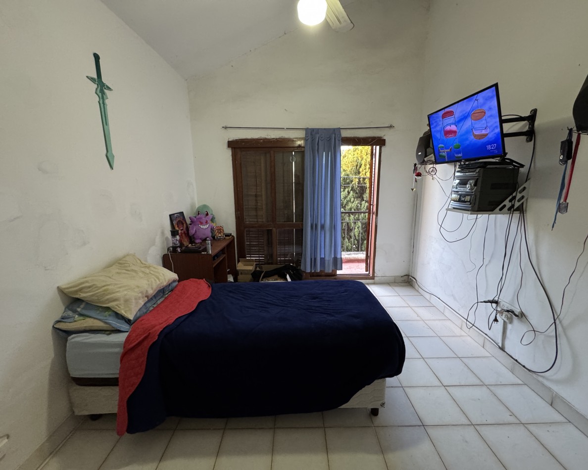 Casa de 3 dormitorios con cochera y terraza en alquiler en calle Fernando 