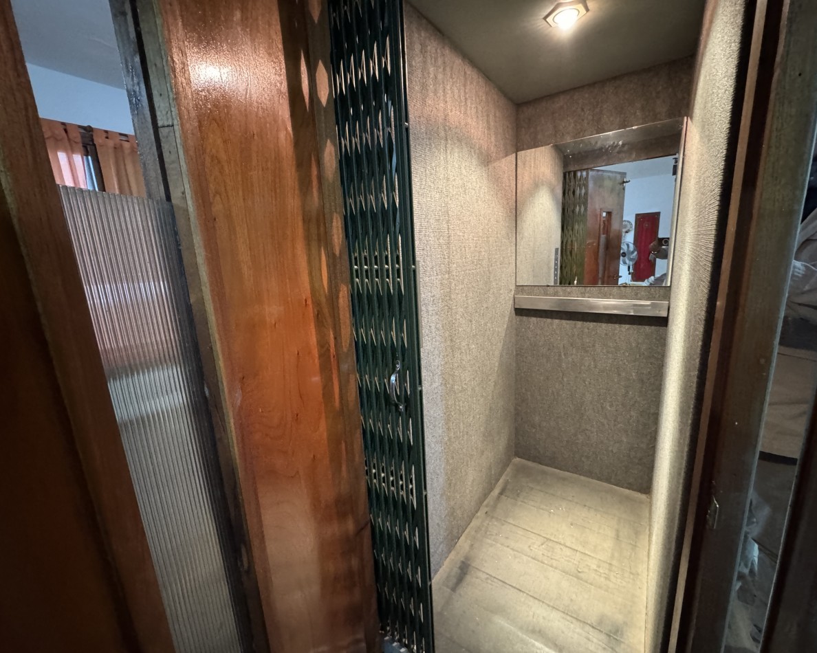 Casa de 3 dormitorios con cochera y terraza en alquiler en calle Fernando 