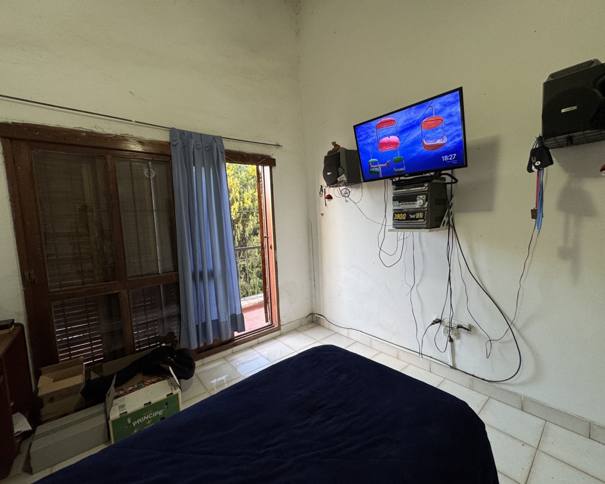 Casa de 3 dormitorios con cochera y terraza en alquiler en calle Fernando 