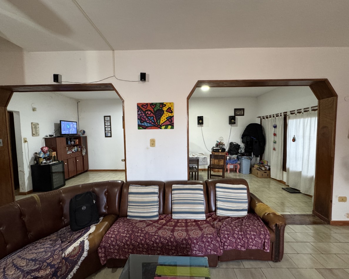 Casa de 3 dormitorios con cochera y terraza en alquiler en calle Fernando 