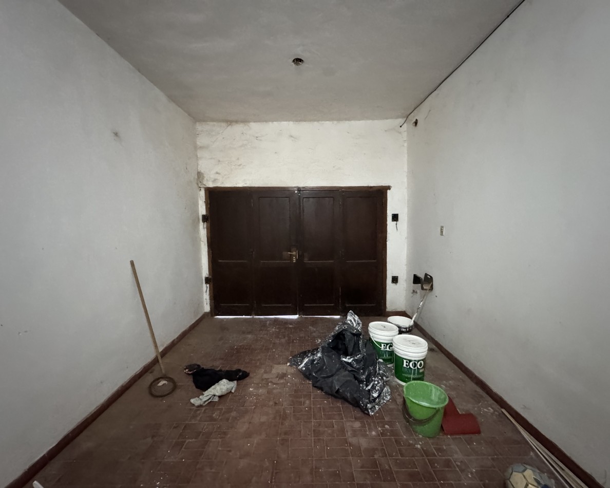 Casa de 3 dormitorios con cochera y terraza en alquiler en calle Fernando 