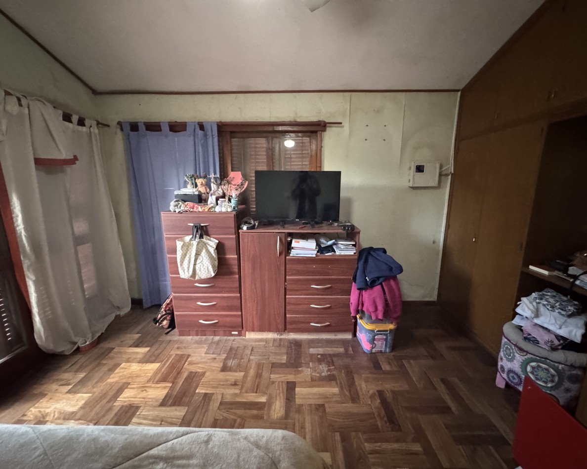 Casa de 3 dormitorios con cochera y terraza en alquiler en calle Fernando 