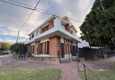 Casa en venta en Parana - Propiedad de dos plantas con ascensor, cochera y terraza